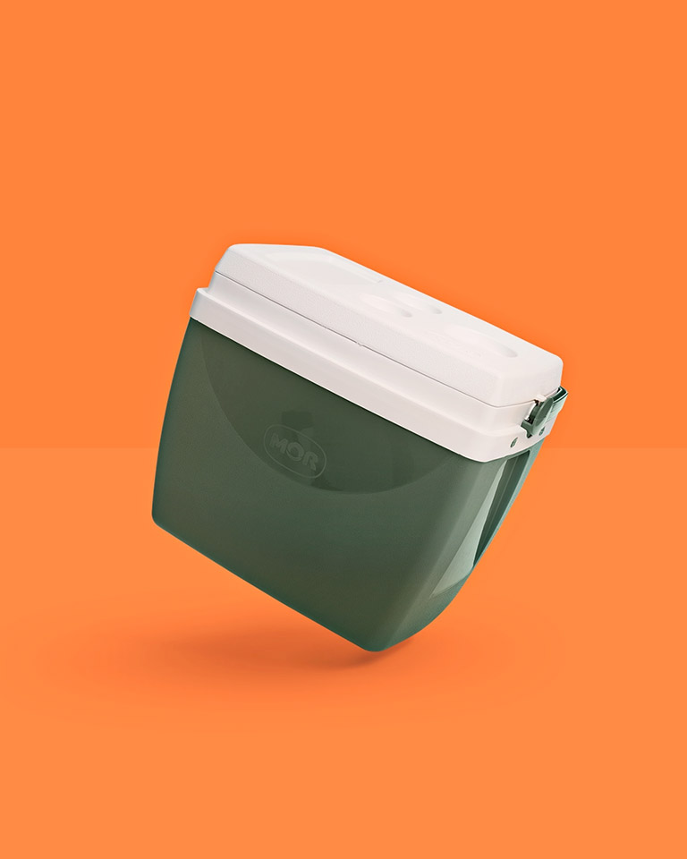 Escolha a sua preferida e guarde até 50 latas de 350 ml nessa Caixa Térmica Mor.