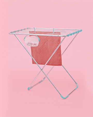 Roupas secas e a casa com mais espaço. Fácil, né?! Clica e compre o seu Varal de Chão de Alumínio.
