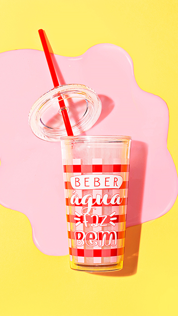 O Copo com Canudo Drink é pra ter sempre em mãos.