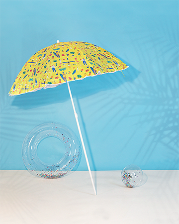 É o #GuardaSolTrendyMor garantindo sombra fresca e muita proteção 💛✨
Clique na imagem para escolher o seu favorito!
