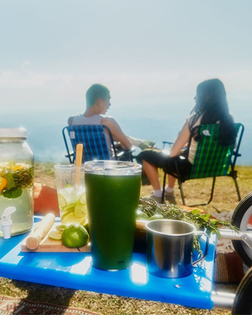 Ele juntou os amigos e levou eles para um lugar irado, com uma vista incrível 😎 E lá prepararam bons drinks e aquele churrasco especial, que degustaram enquanto curtiam o sol e a brisa... isso é muito #MolezinhaMor ☀️🍃
Nós amamos o resultado e mal podemos esperar para compartilhar os outros cliques incríveis por aqui!
